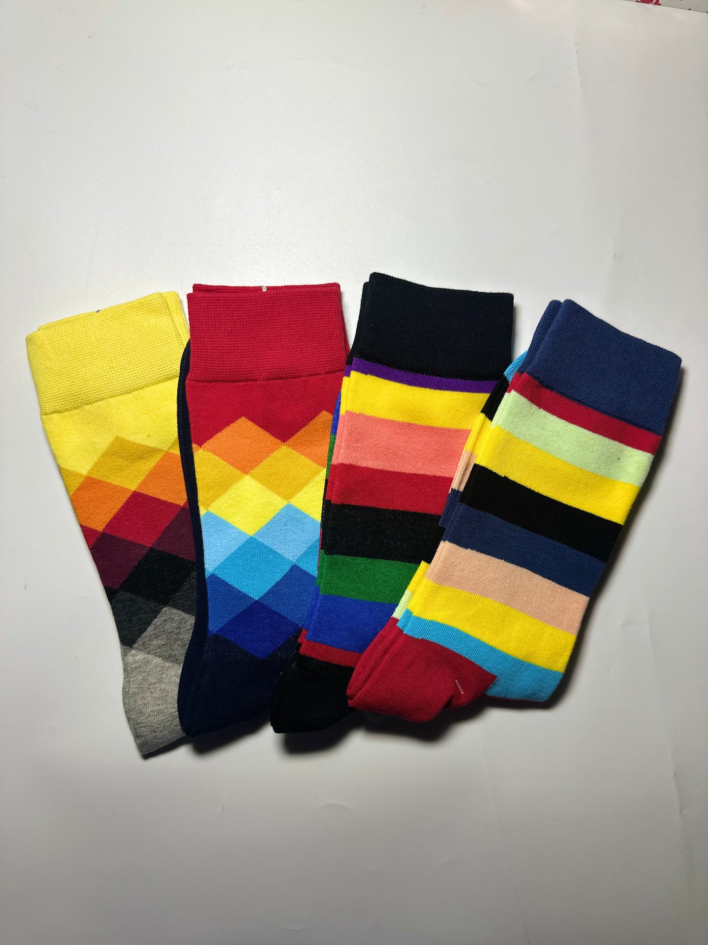 4 pack Medias Happy Socks – El Regalo Perfecto para Cualquier Ocasión 🎁🧦