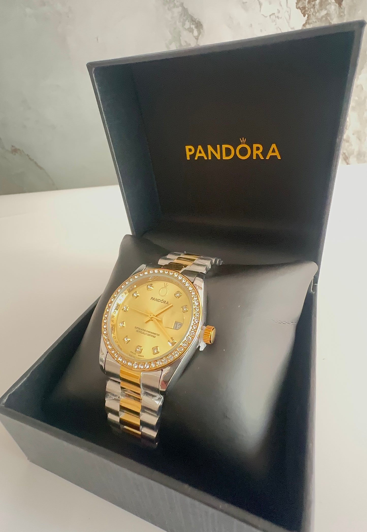 Reloj Elegante en su caja 💎✨