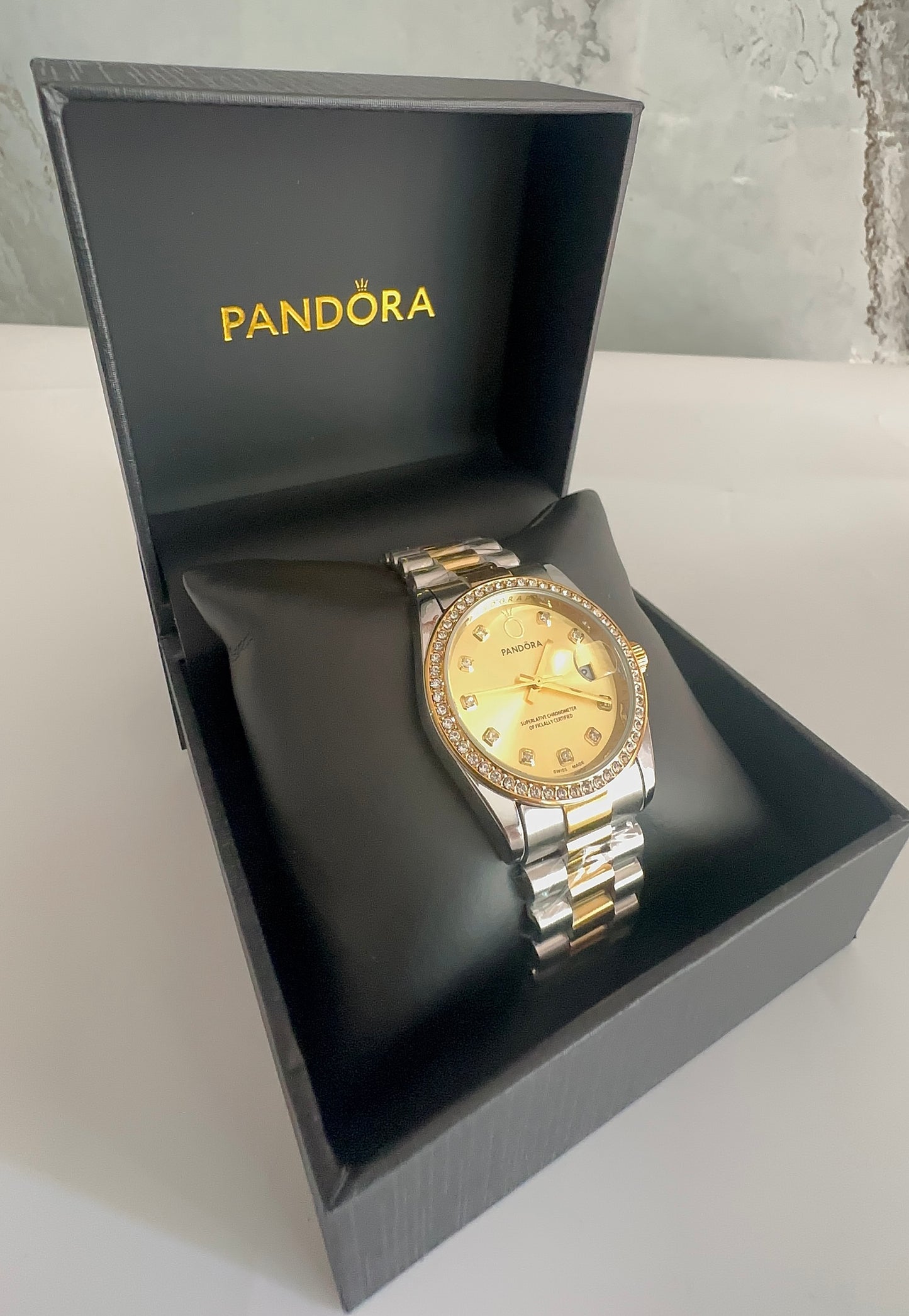 Reloj Elegante en su caja 💎✨