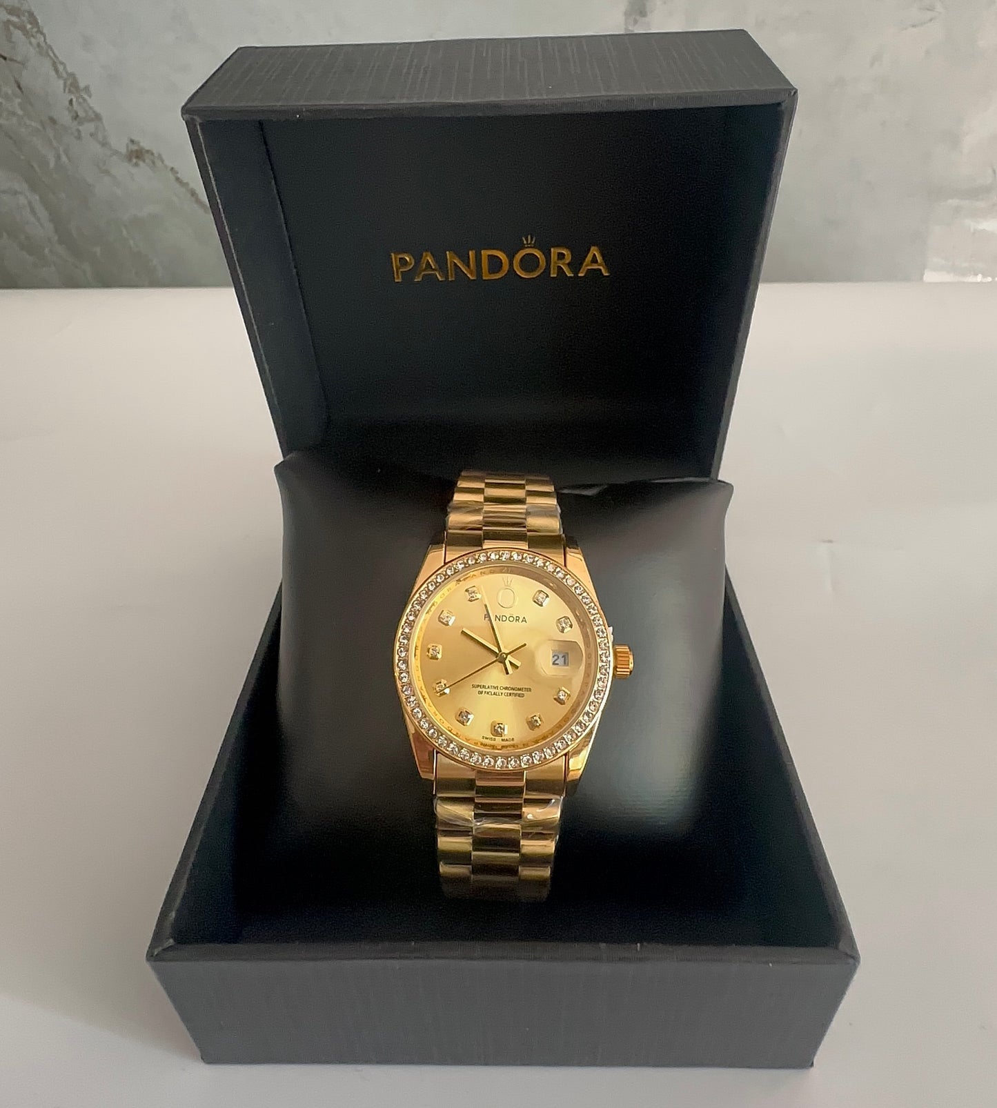 Reloj Elegante en su caja 💎✨