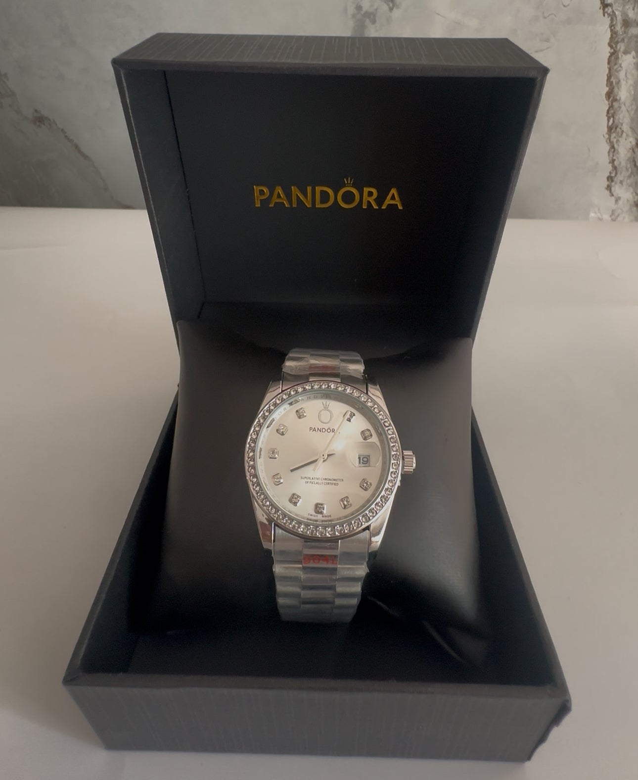 Reloj Elegante en su caja 💎✨